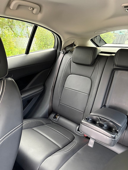 Jaguar I-PACE 8 of 13