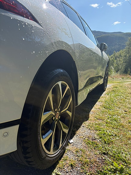 Jaguar I-PACE 6 of 13