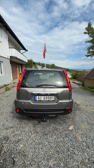 Nissan X-Trail 5 of 9
