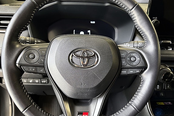 Toyota RAV4 12 of 27