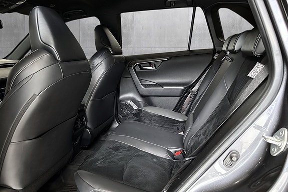 Toyota RAV4 16 of 27