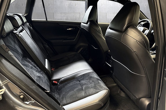 Toyota RAV4 17 of 27