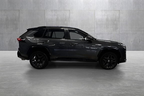 Toyota RAV4 6 of 27