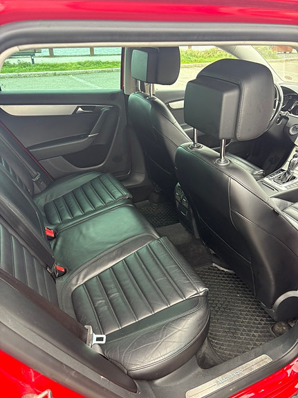 Volkswagen Passat Alltrack 16 of 19