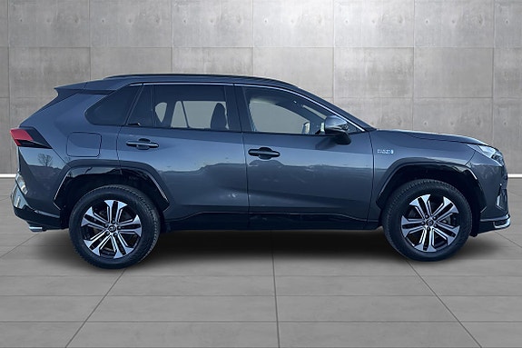Toyota RAV4 6 of 24