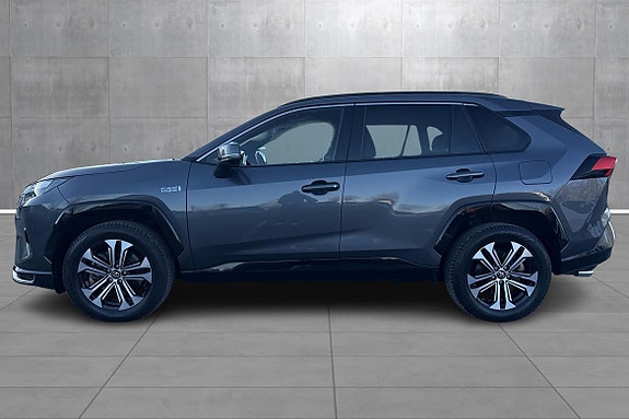 Toyota RAV4 2 of 24