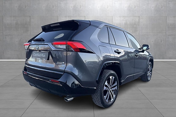 Toyota RAV4 5 of 24