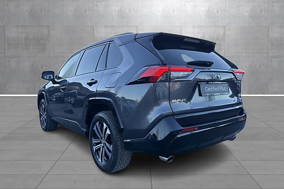 Toyota RAV4 3 of 24