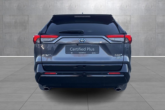 Toyota RAV4 4 of 24