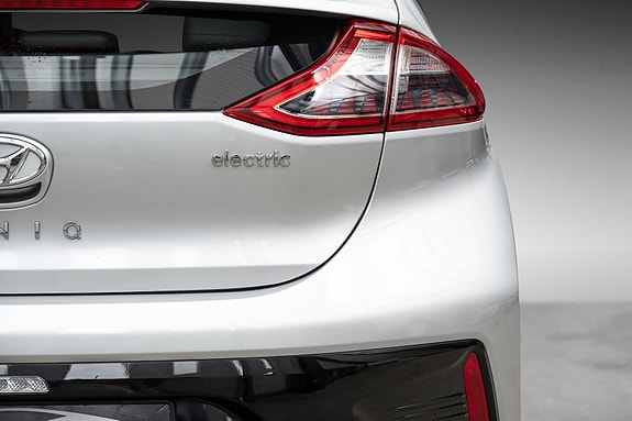 Hyundai IONIQ 8 of 29