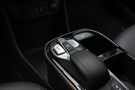 Hyundai IONIQ 13 of 29