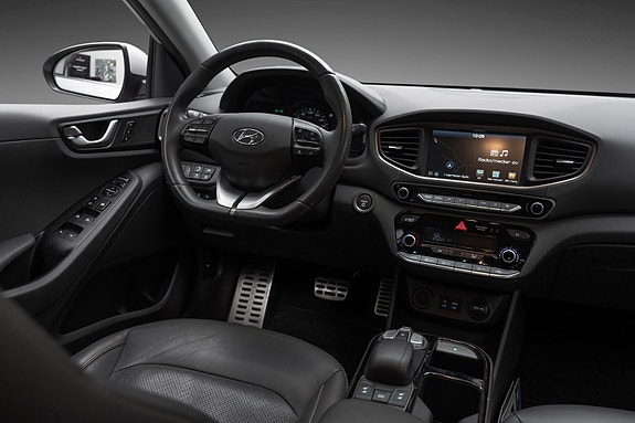 Hyundai IONIQ 24 of 29