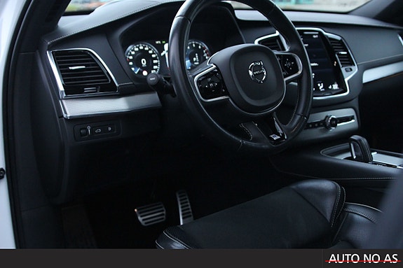 Volvo XC90 14 of 30