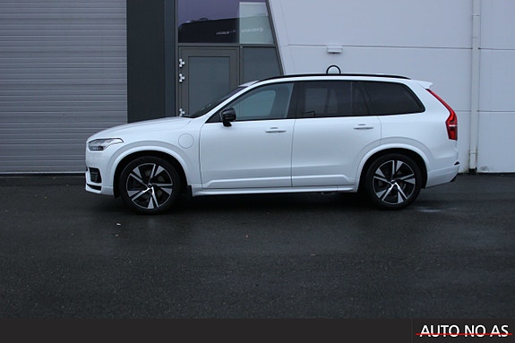 Volvo XC90 3 of 30
