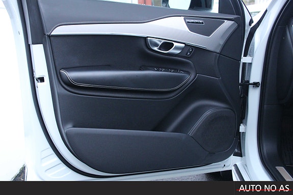 Volvo XC90 12 of 30