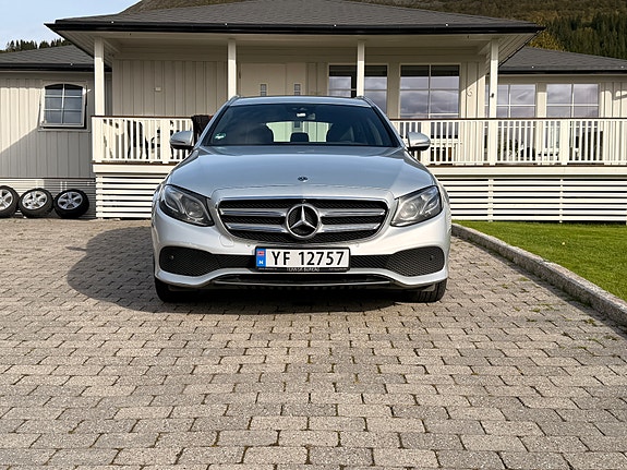 Mercedes-Benz E220 d 2 of 27