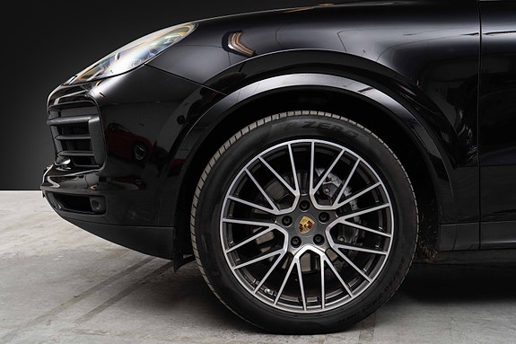 Porsche Cayenne 3 of 30