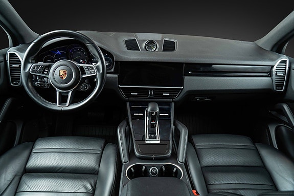 Porsche Cayenne 12 of 30