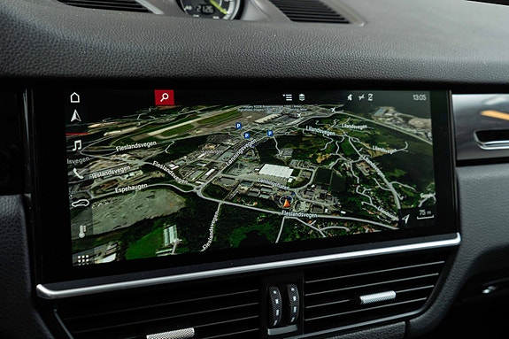 Porsche Cayenne 17 of 30