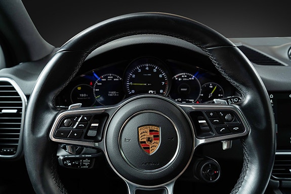 Porsche Cayenne 13 of 30