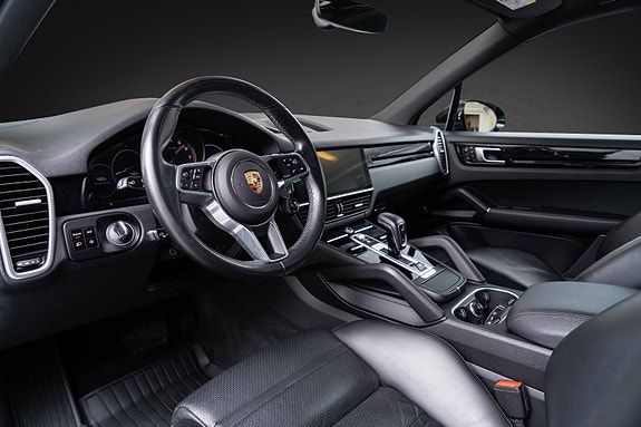 Porsche Cayenne 25 of 30