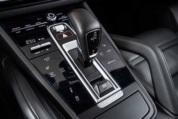 Porsche Cayenne 16 of 30