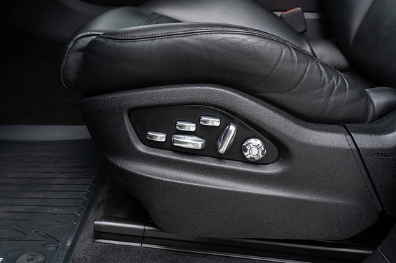Porsche Cayenne 24 of 30