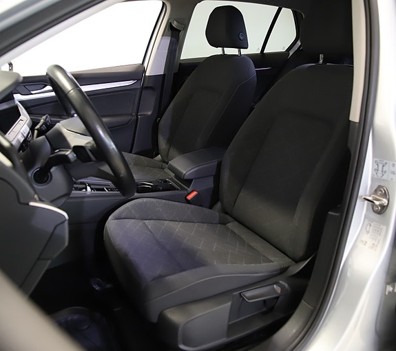 Volkswagen Golf VIII 24 of 28