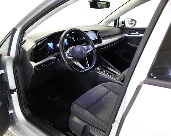 Volkswagen Golf VIII 22 of 28