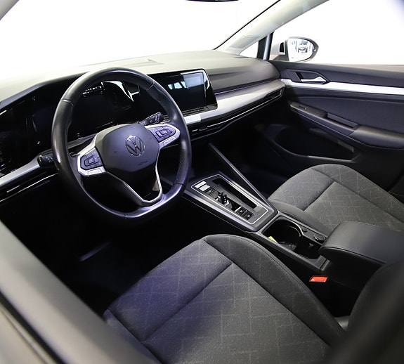 Volkswagen Golf VIII 10 of 28