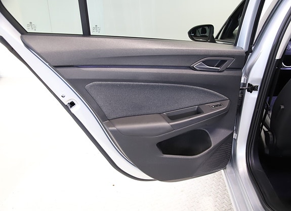 Volkswagen Golf VIII 25 of 28