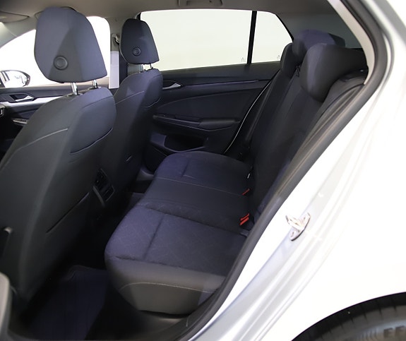 Volkswagen Golf VIII 27 of 28