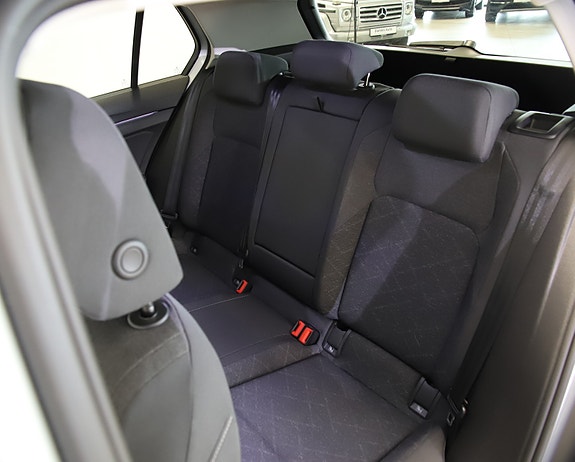 Volkswagen Golf VIII 28 of 28