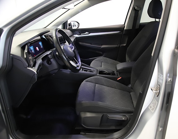 Volkswagen Golf VIII 23 of 28