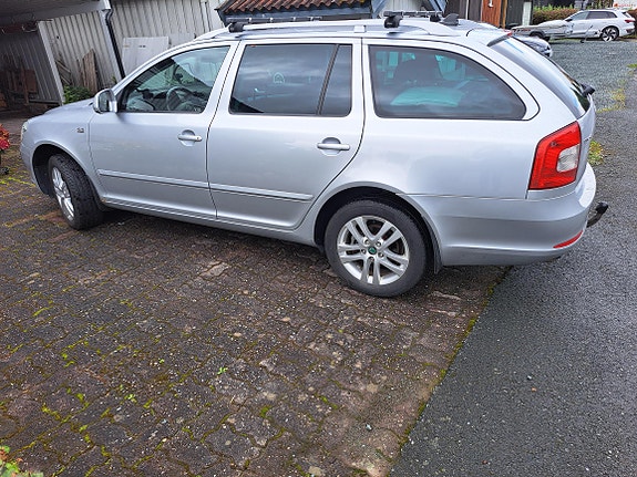 Skoda Octavia 2 of 3