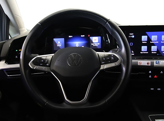 Volkswagen Golf VIII 11 of 30