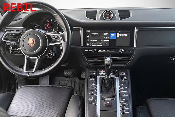Porsche Macan 12 of 18