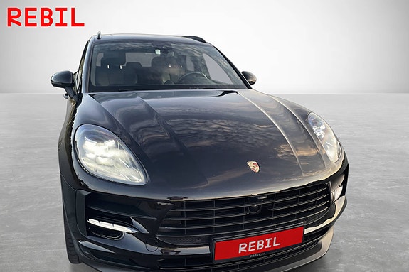 Porsche Macan 3 of 18