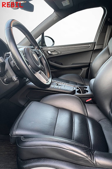 Porsche Macan 11 of 18