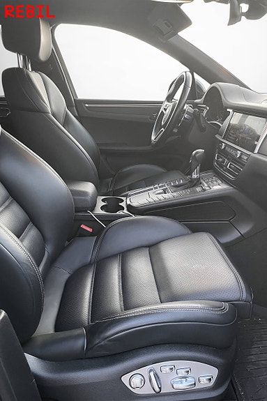 Porsche Macan 10 of 18