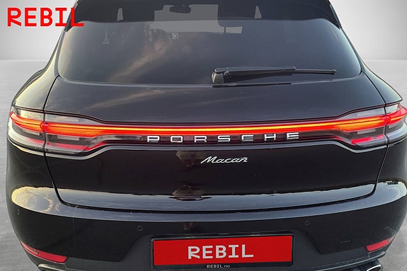 Porsche Macan 7 of 18