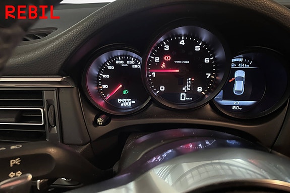 Porsche Macan 14 of 18
