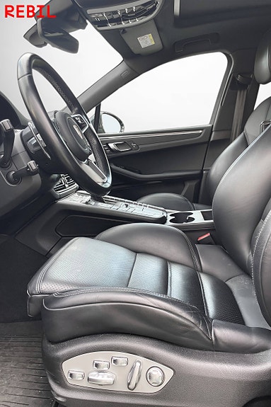 Porsche Macan 15 of 18