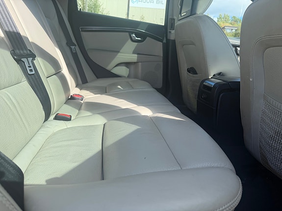 Volvo XC70 12 of 24