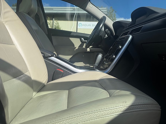 Volvo XC70 13 of 24