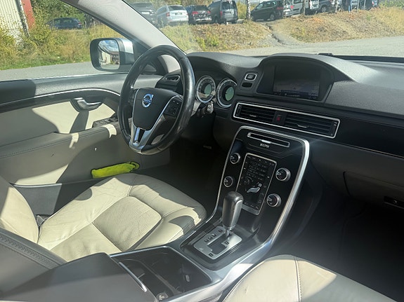 Volvo XC70 16 of 24