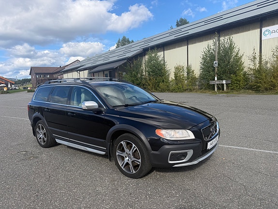 Volvo XC70 2 of 24