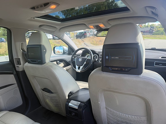 Volvo XC70 15 of 24