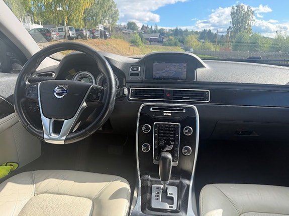 Volvo XC70 17 of 24