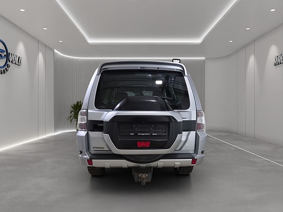 Mitsubishi Pajero 7 of 27